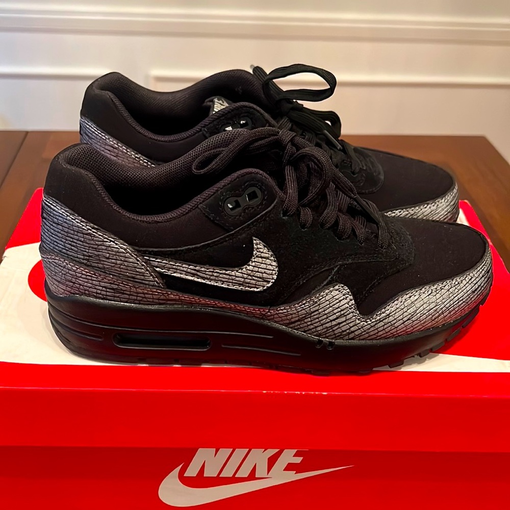 Nike Women’s Air Max 1 PRM